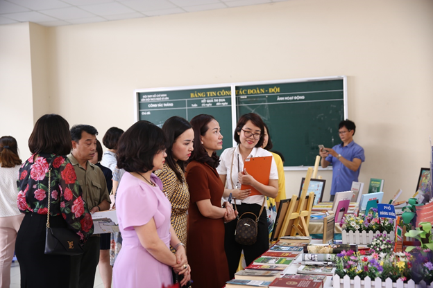 Bảng thông báo Đoàn Đội tại trường THCS Nguyễn Du